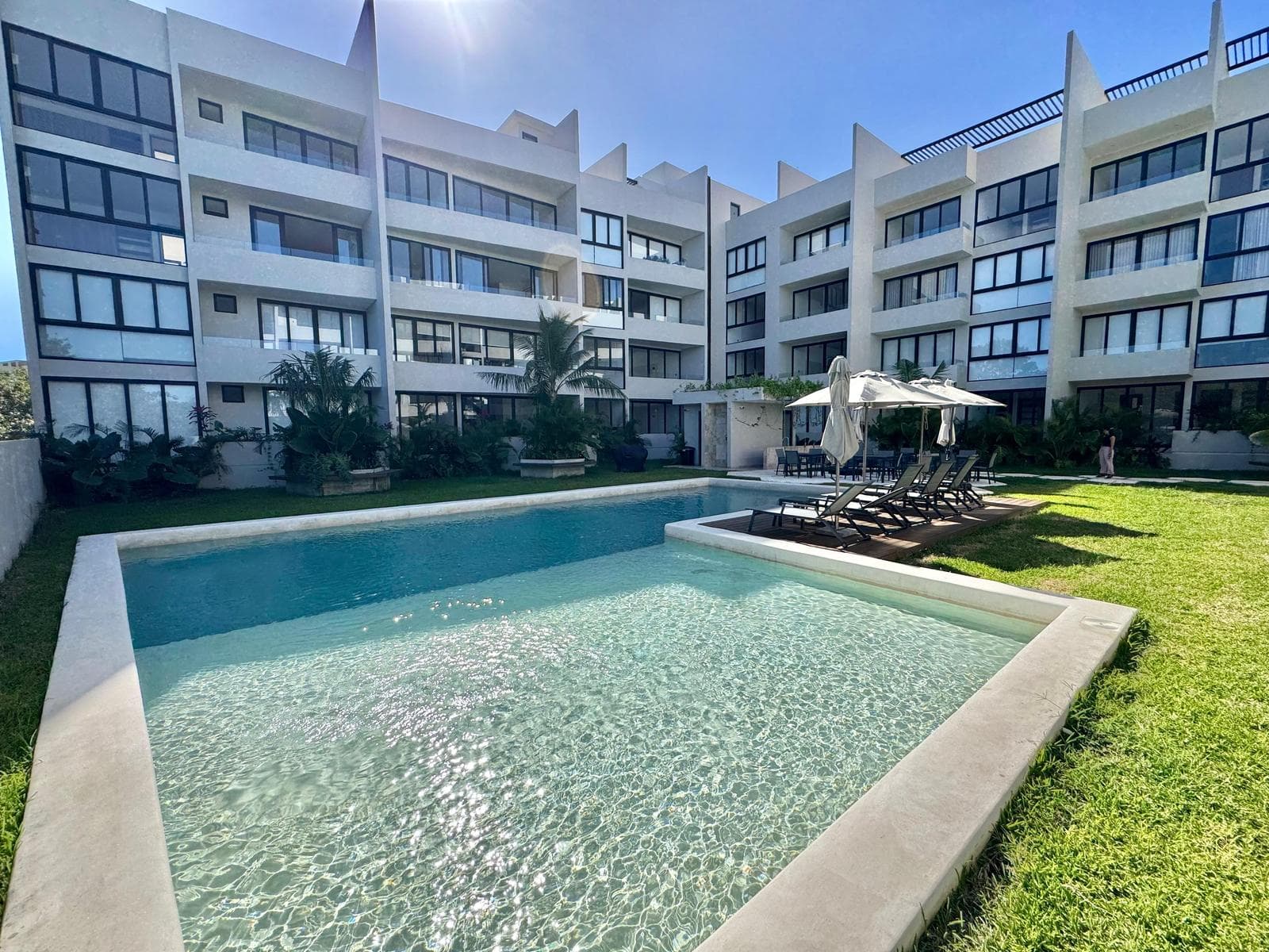 MODERN 2-BEDROOM APARTMENT FOR SALE, 8 MINUTES FROM THE BEACH