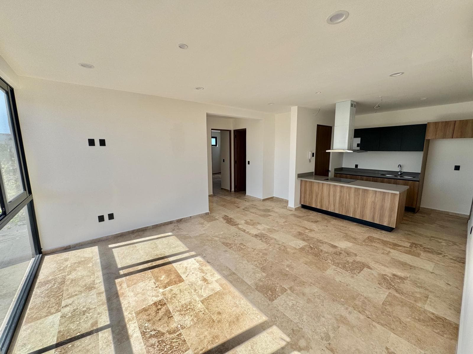 MODERN 2-BEDROOM APARTMENT FOR SALE, 8 MINUTES FROM THE BEACH