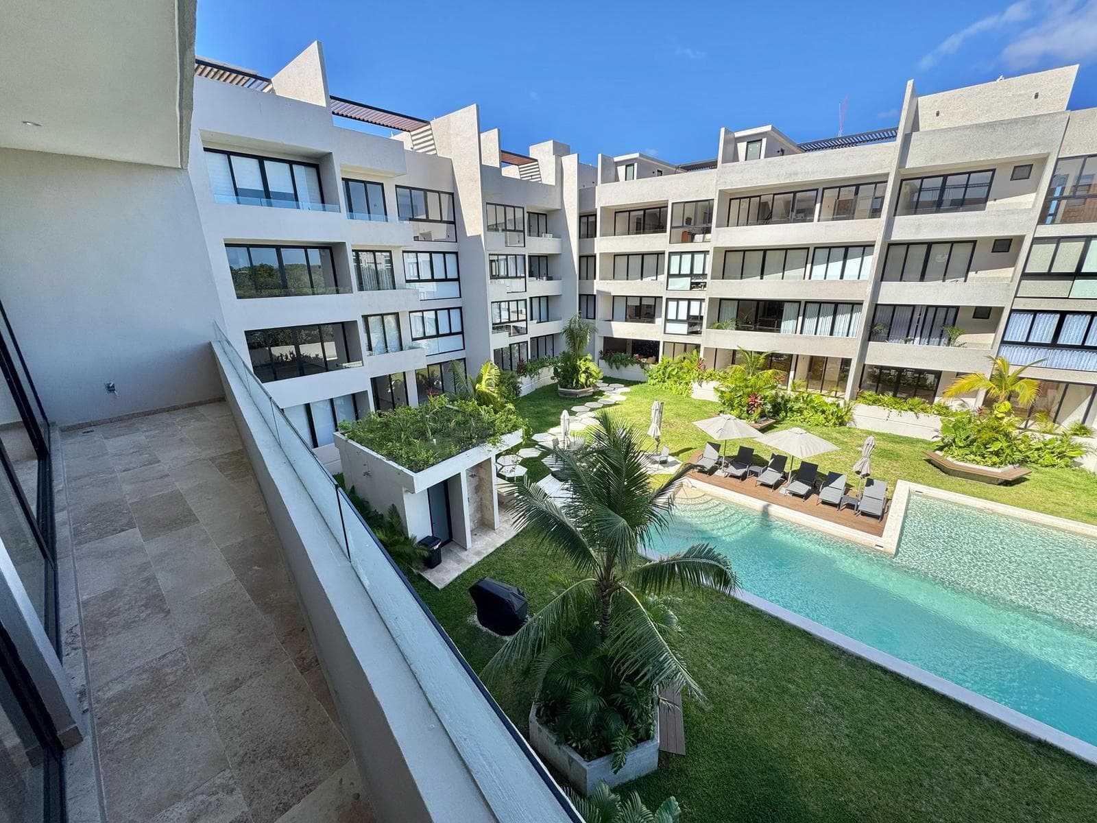 ONE-BEDROOM APARTMENT 8 MINUTES FROM THE BEACH