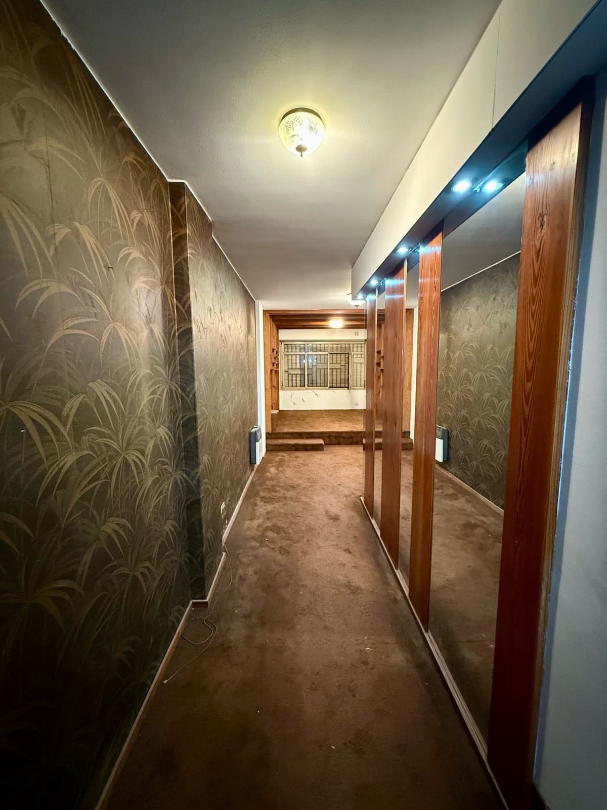 Two-bedroom apartment with a multipurpose room on the ground floor, Parque España, great opportunity