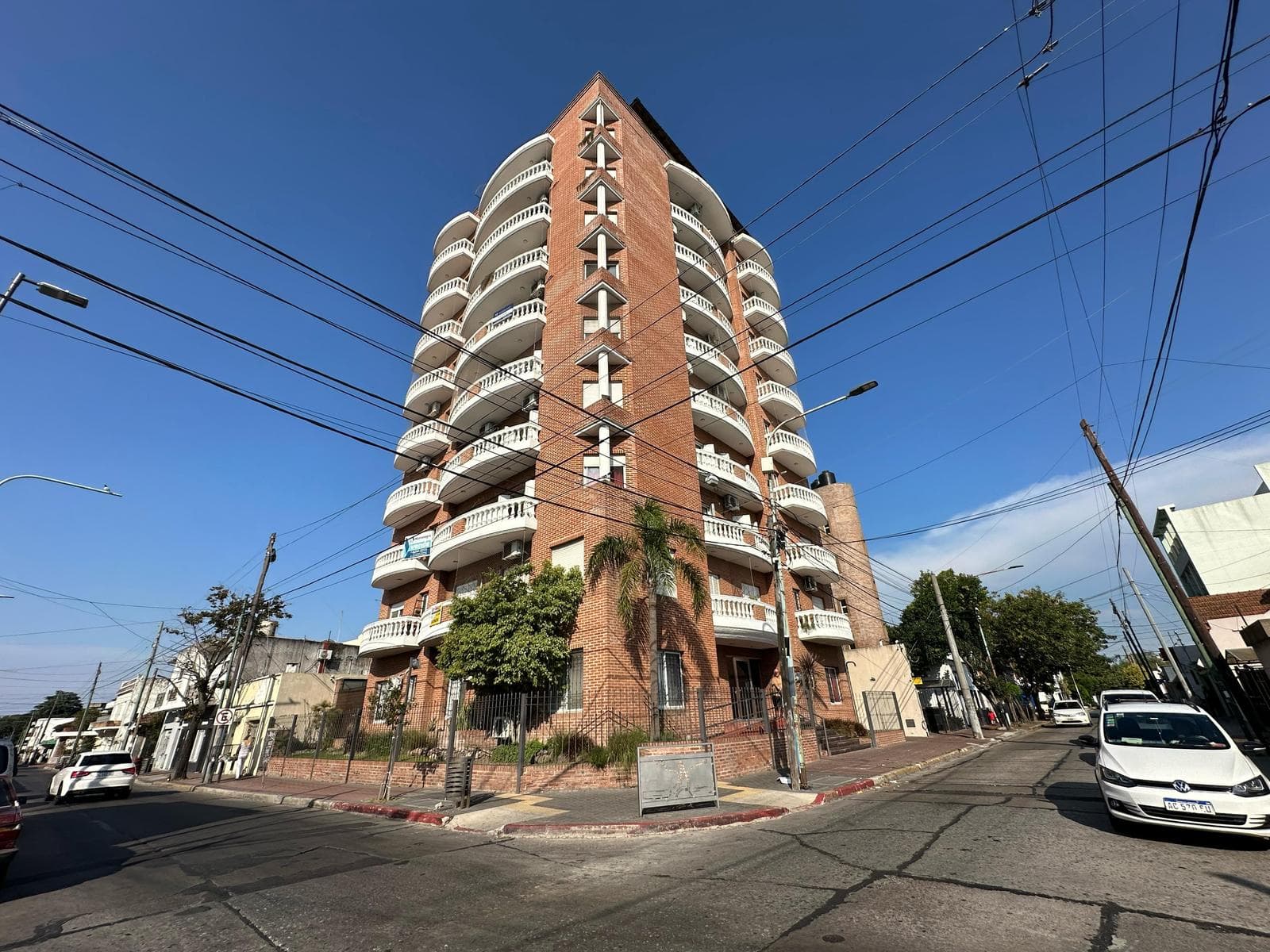 4-ROOM APARTMENT FOR SALE WITH 2 PARKING SPACES IN DOWNTOWN BERAZATEGUI