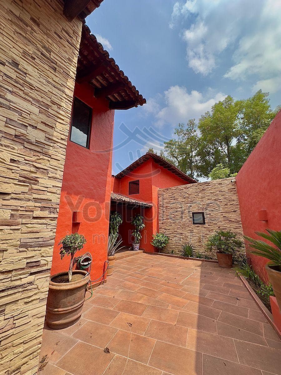 House for Sale in the Limoneros Subdivision