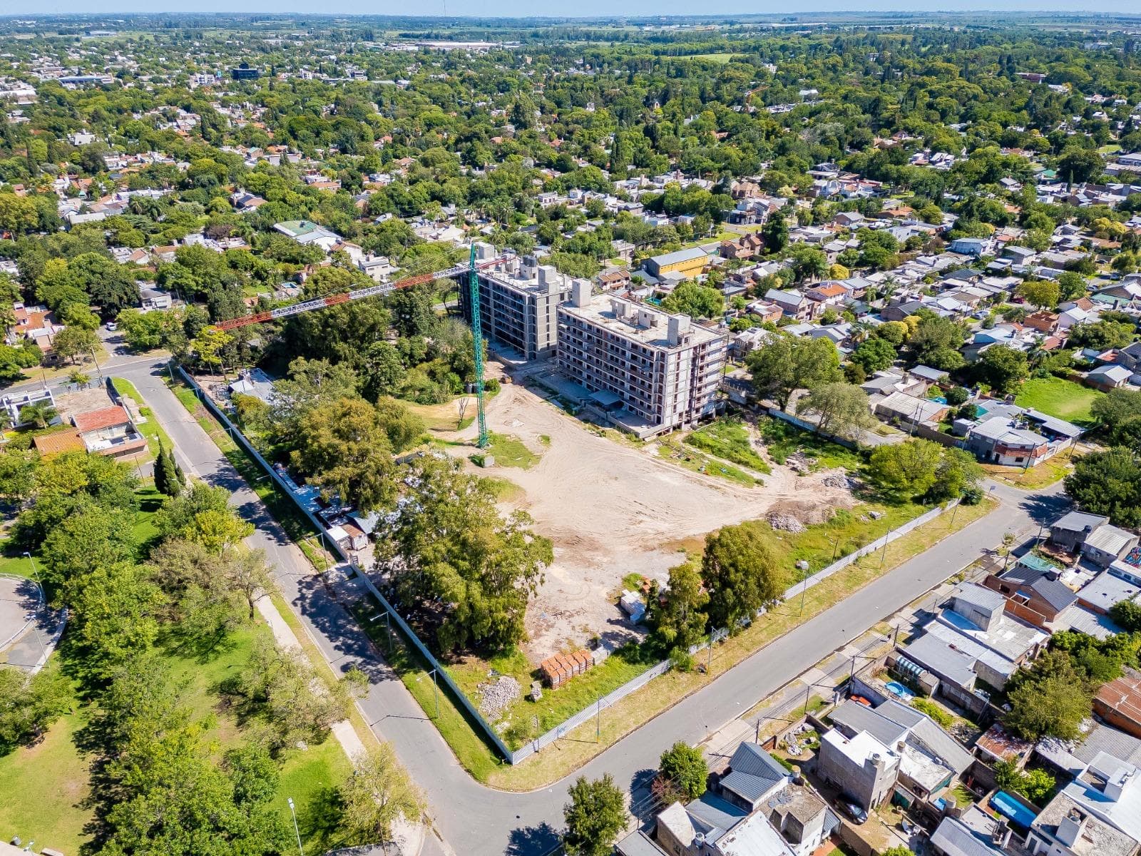 FOR SALE - 3-bedroom apartment with a balcony, garage, and amenities - Fisherton, Rosario.