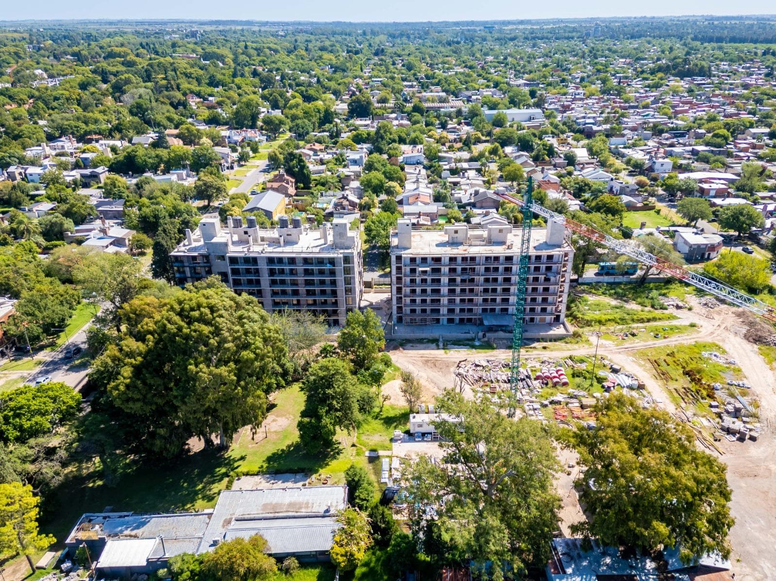 FOR SALE - 3-bedroom apartment with a balcony, garage, and amenities - Fisherton, Rosario.