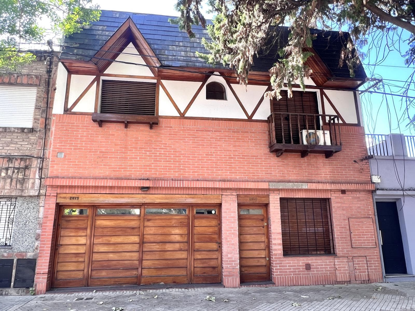 House in Suipacha 2073