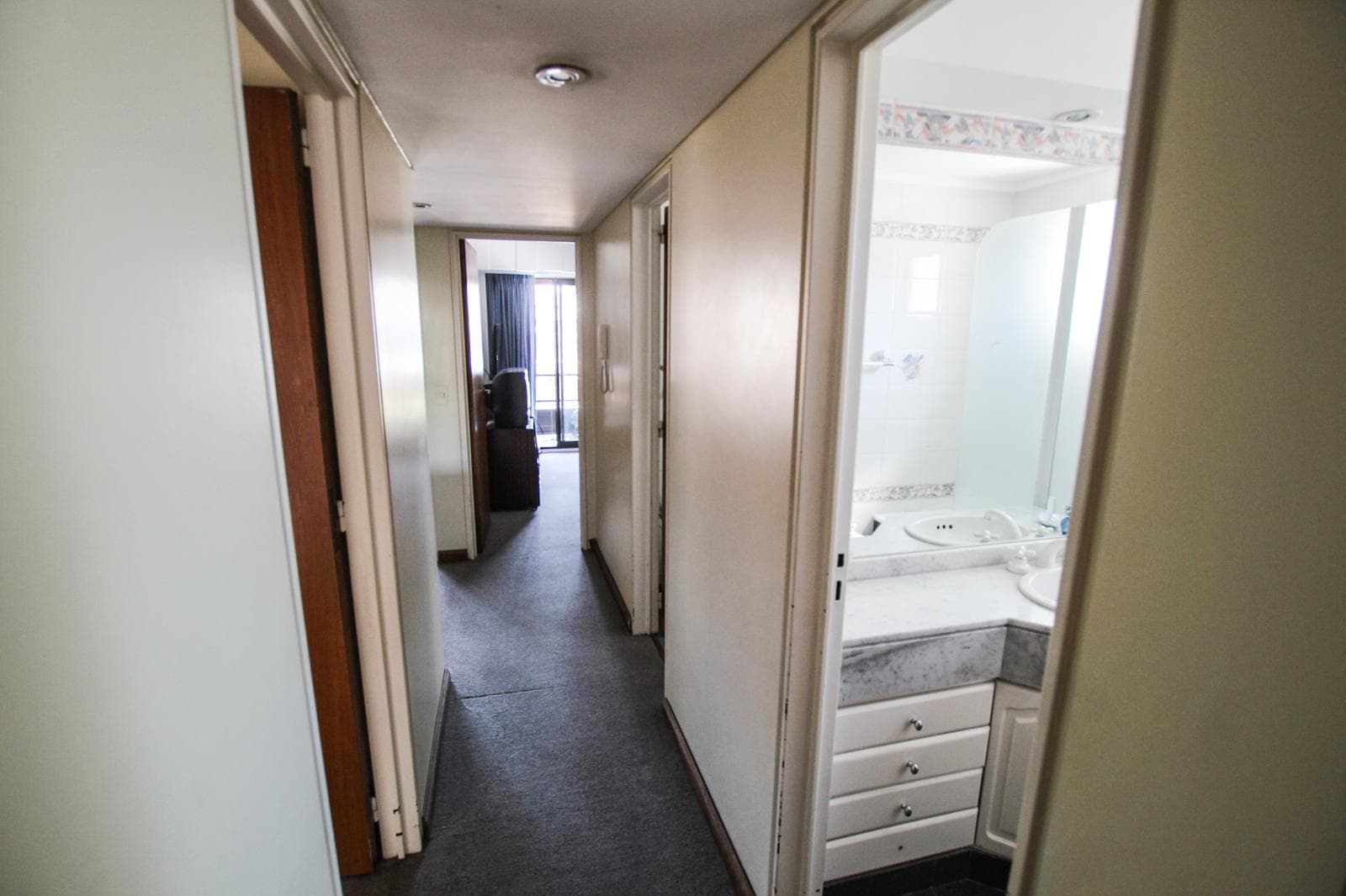 For Sale in Palermo Chico: 5-room apartment with staff quarters, parking spaces, and a storage room!
