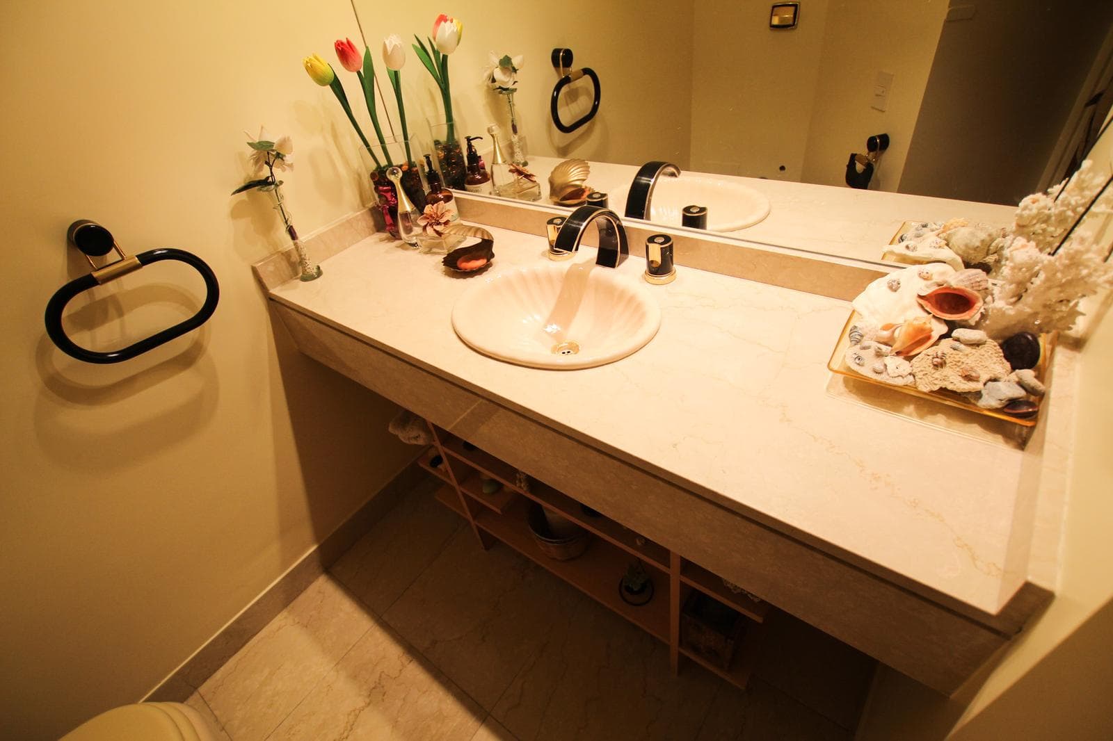 For Sale in Palermo Chico: 5-room apartment with staff quarters, parking spaces, and a storage room!