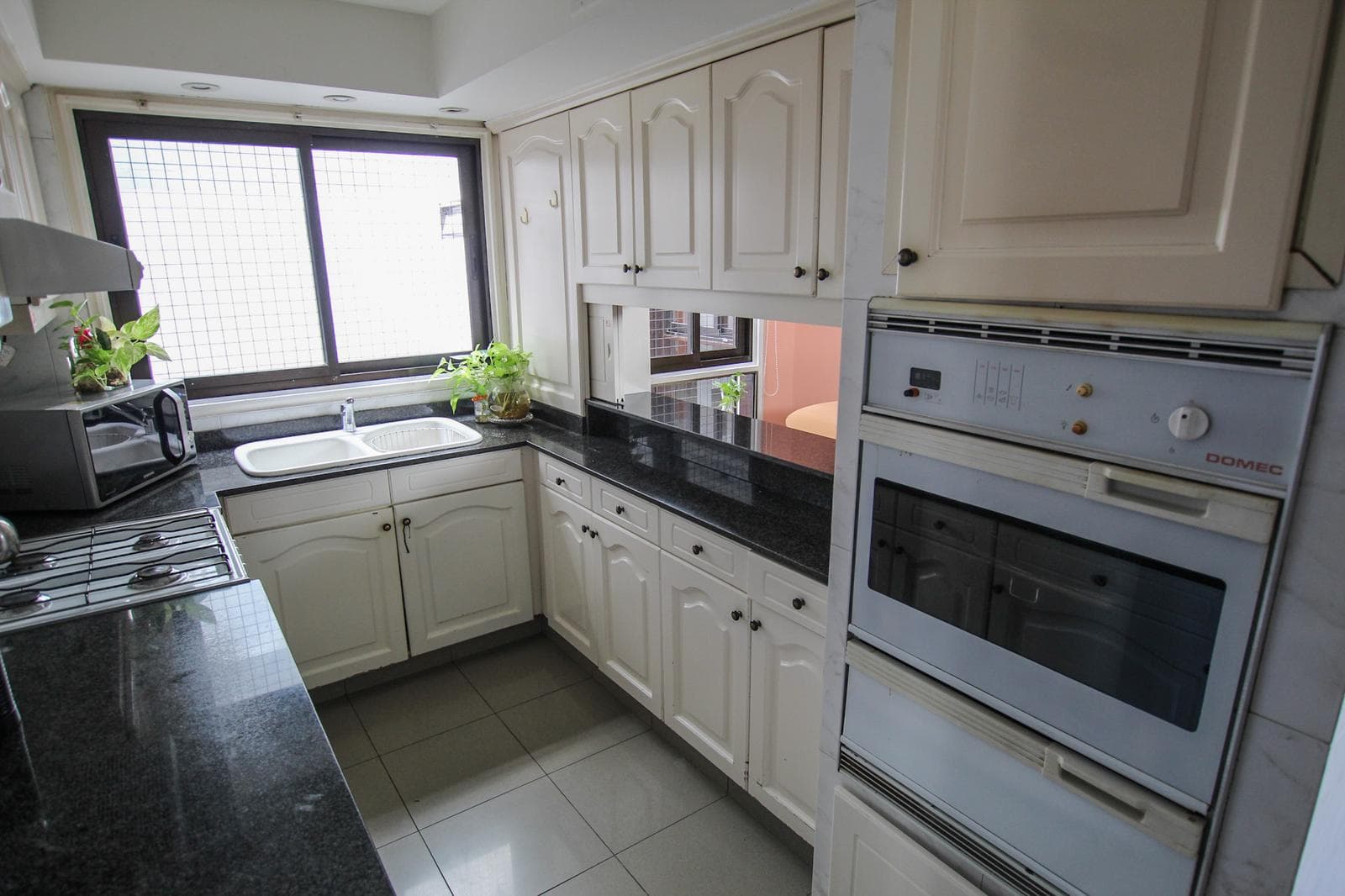 For Sale in Palermo Chico: 5-room apartment with staff quarters, parking spaces, and a storage room!