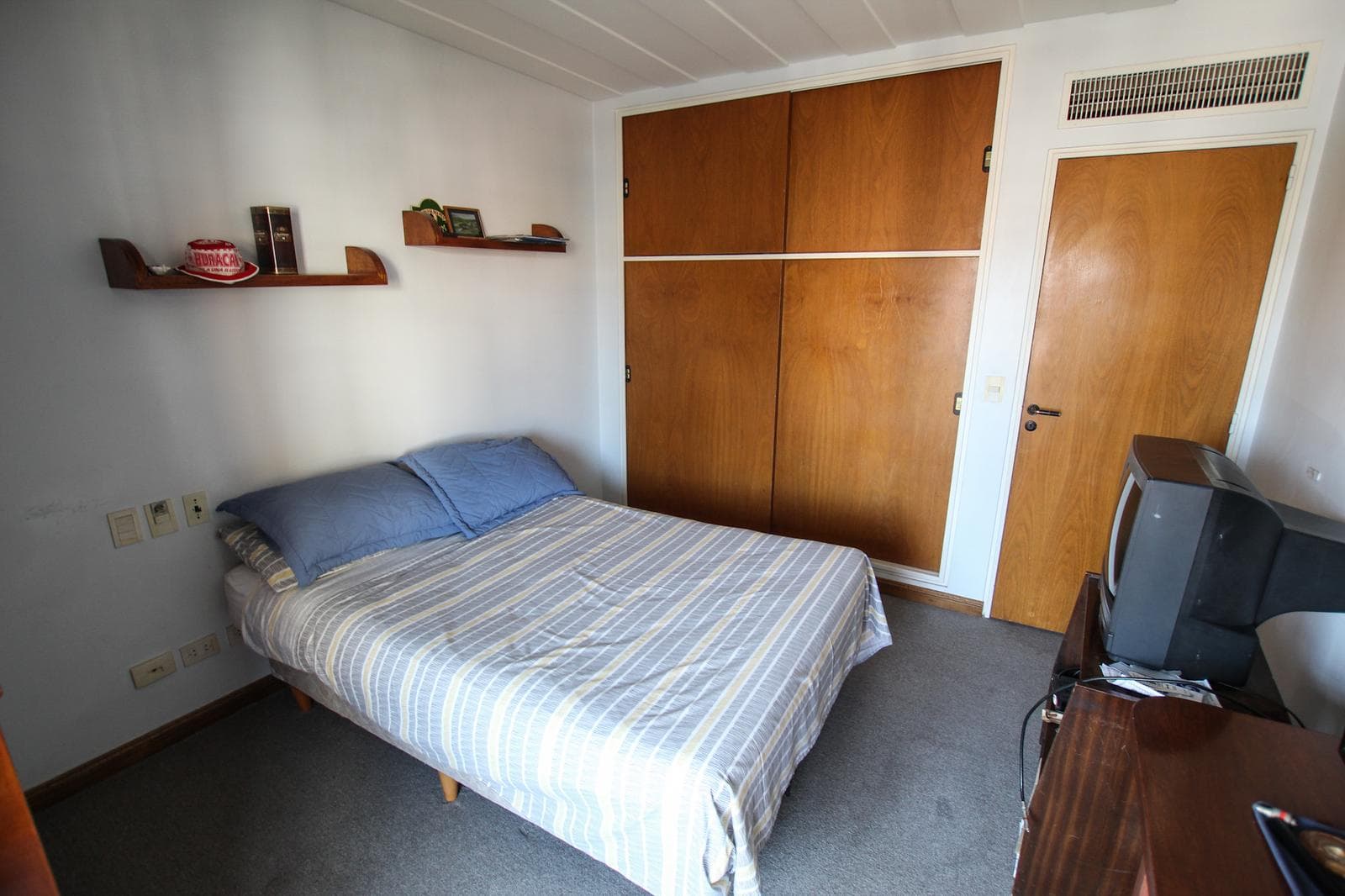 For Sale in Palermo Chico: 5-room apartment with staff quarters, parking spaces, and a storage room!
