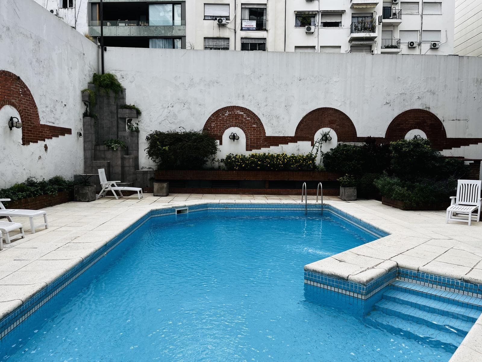 For Sale in Palermo Chico: 5-room apartment with staff quarters, parking spaces, and a storage room!