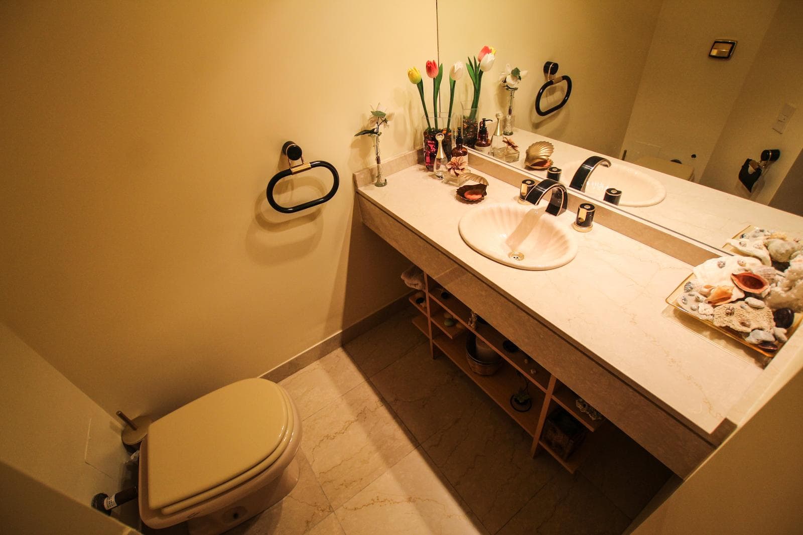 For Sale in Palermo Chico: 5-room apartment with staff quarters, parking spaces, and a storage room!