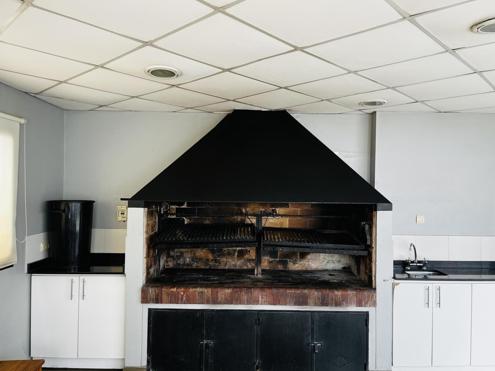 For Sale in Palermo Chico: 5-room apartment with staff quarters, parking spaces, and a storage room!