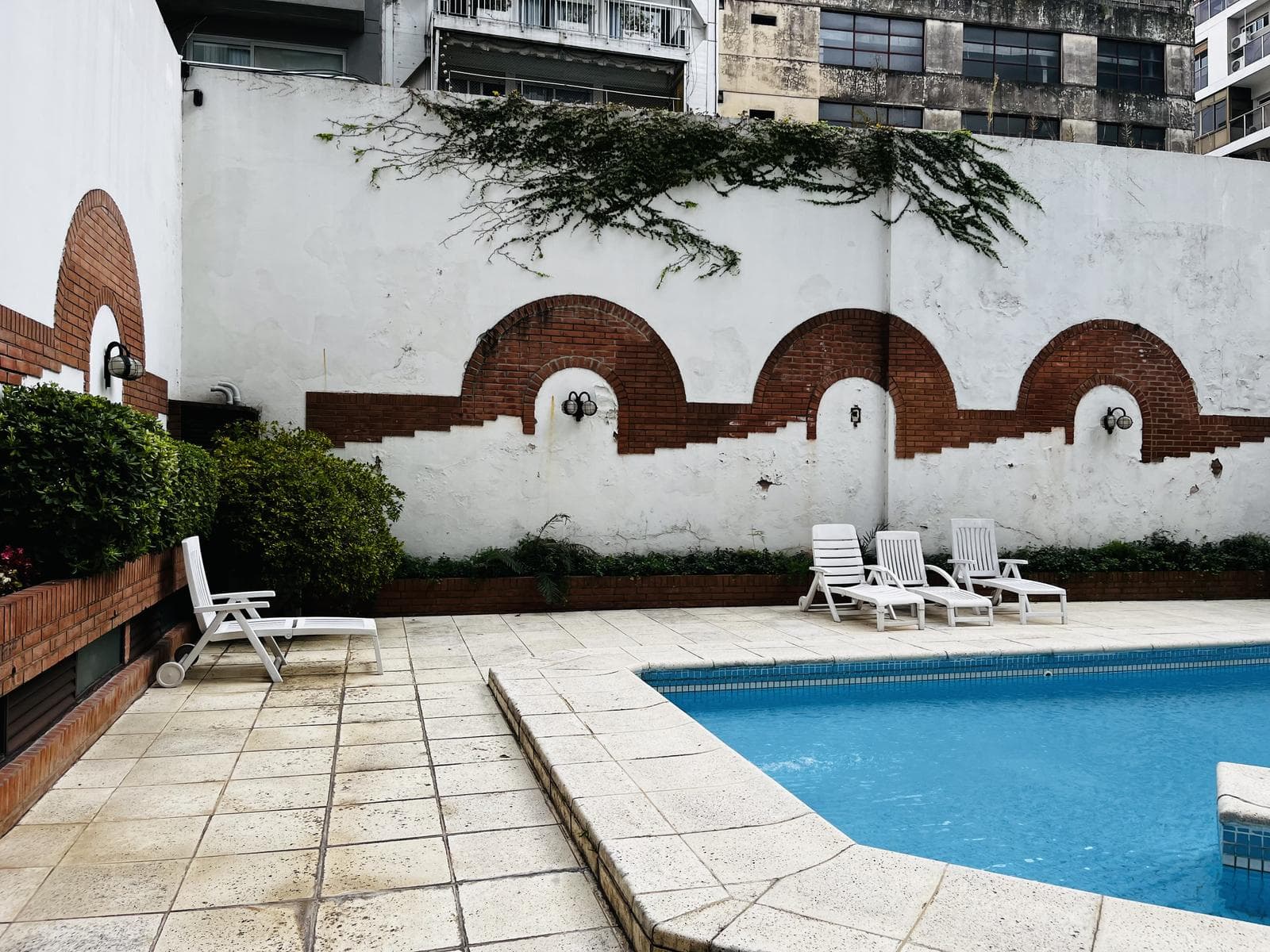 For Sale in Palermo Chico: 5-room apartment with staff quarters, parking spaces, and a storage room!