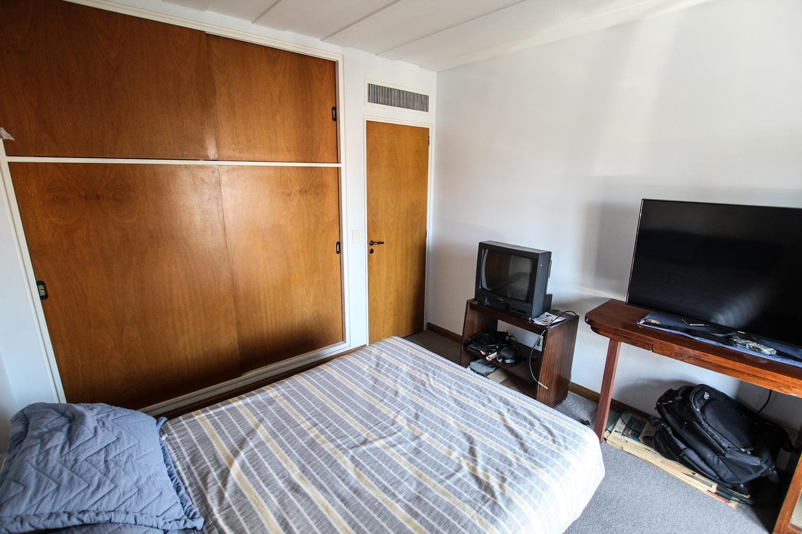 For Sale in Palermo Chico: 5-room apartment with staff quarters, parking spaces, and a storage room!