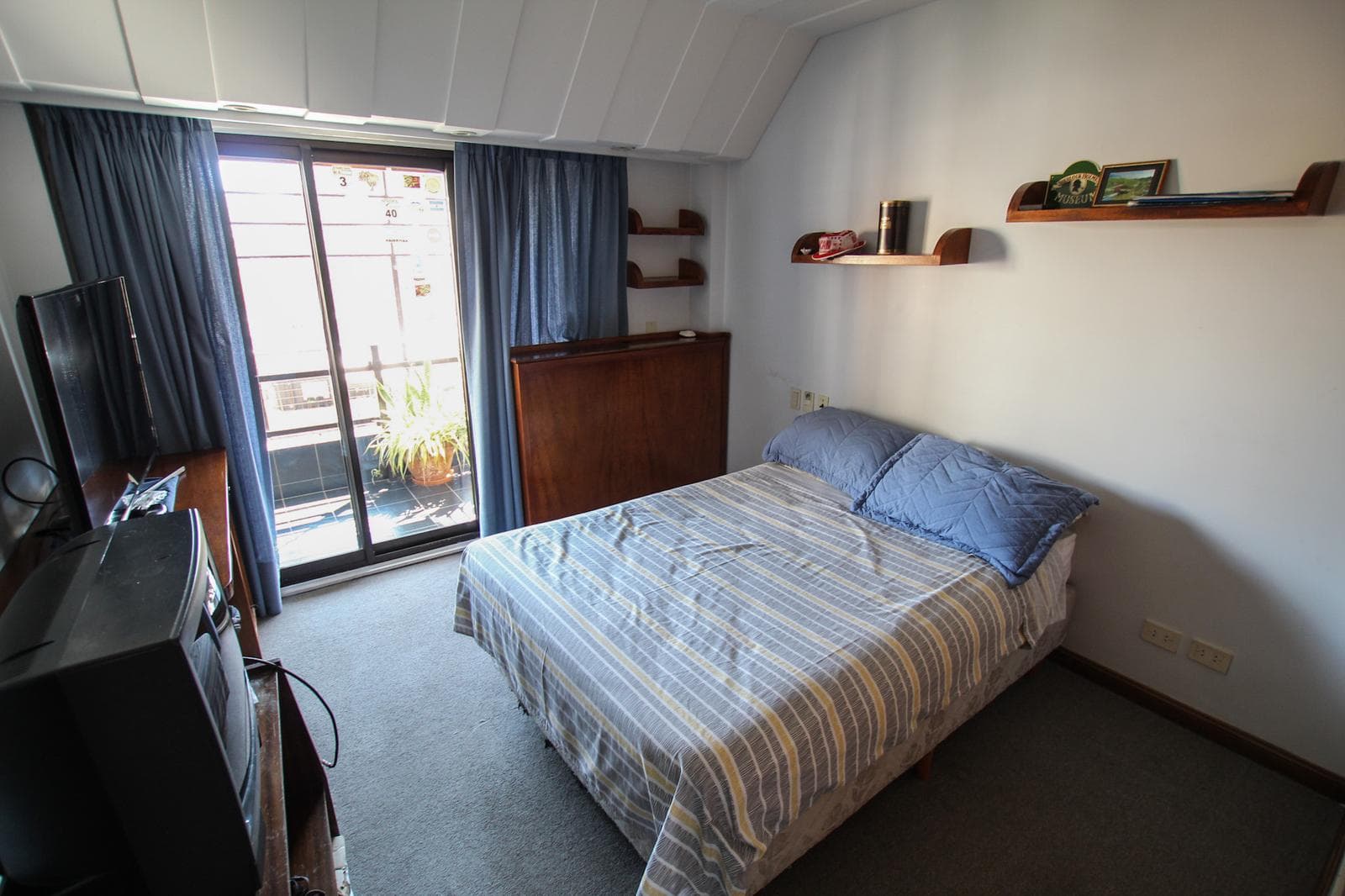 For Sale in Palermo Chico: 5-room apartment with staff quarters, parking spaces, and a storage room!