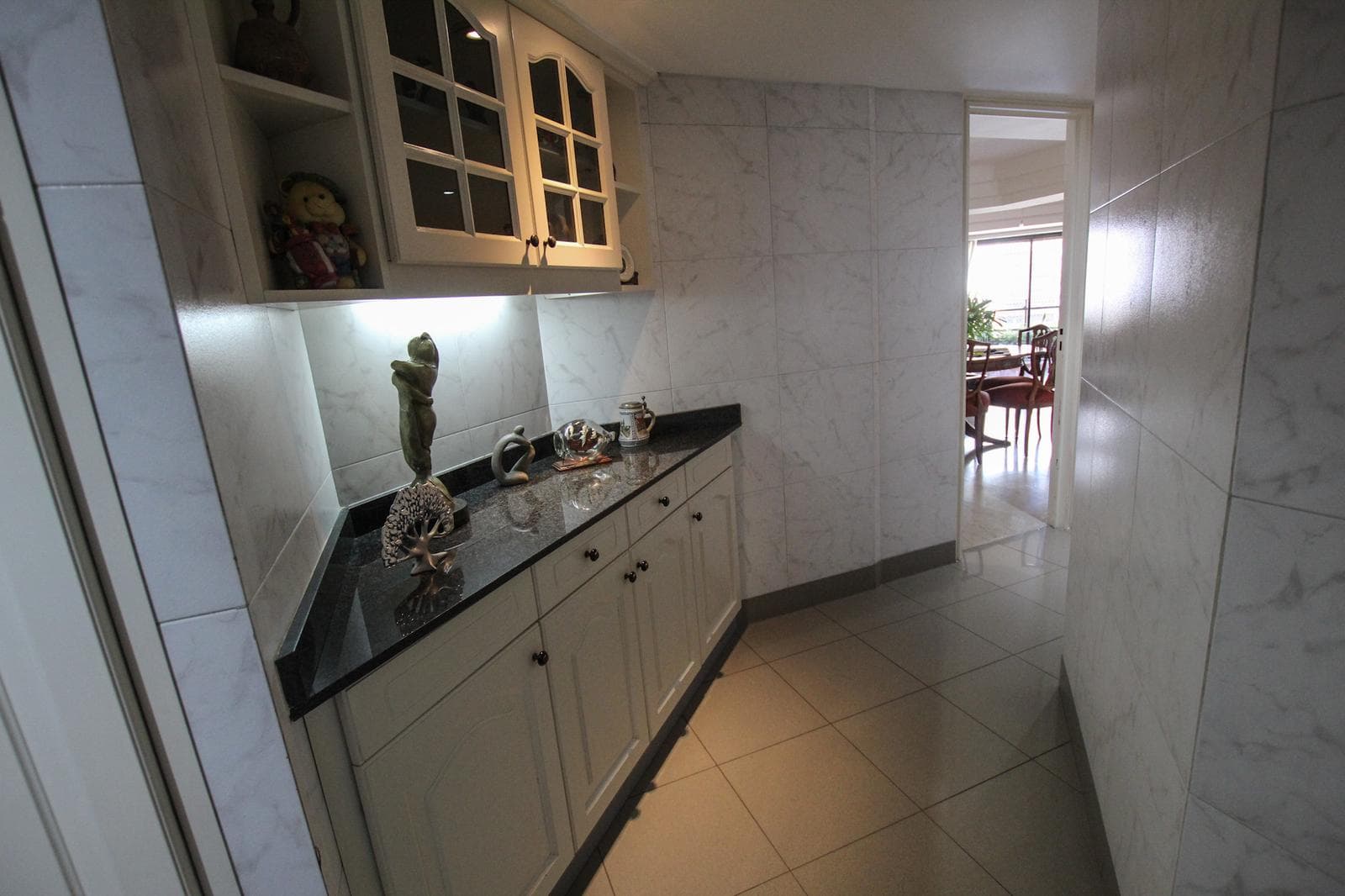 For Sale in Palermo Chico: 5-room apartment with staff quarters, parking spaces, and a storage room!