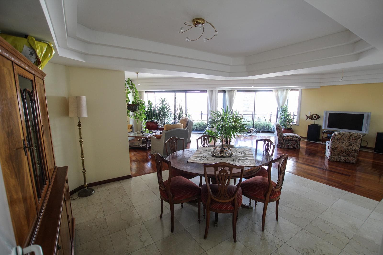 For Sale in Palermo Chico: 5-room apartment with staff quarters, parking spaces, and a storage room!