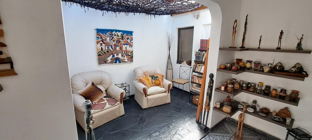 Three-room house for sale in Quilmes Este, with a park, pool, and 2 parking spaces—Down payment and installments!!