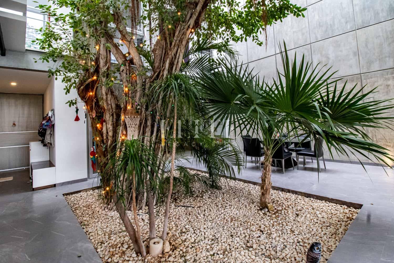 4-Bedroom House for Sale on the Lakefront in Lagos del Sol