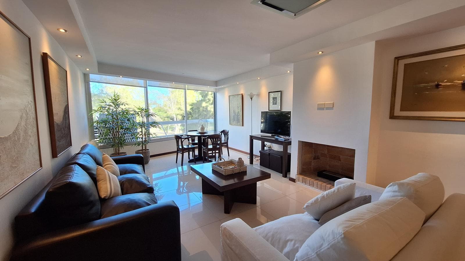 3-Bedroom Apartment with Additional Room for Sale in the Punta Shopping Area
