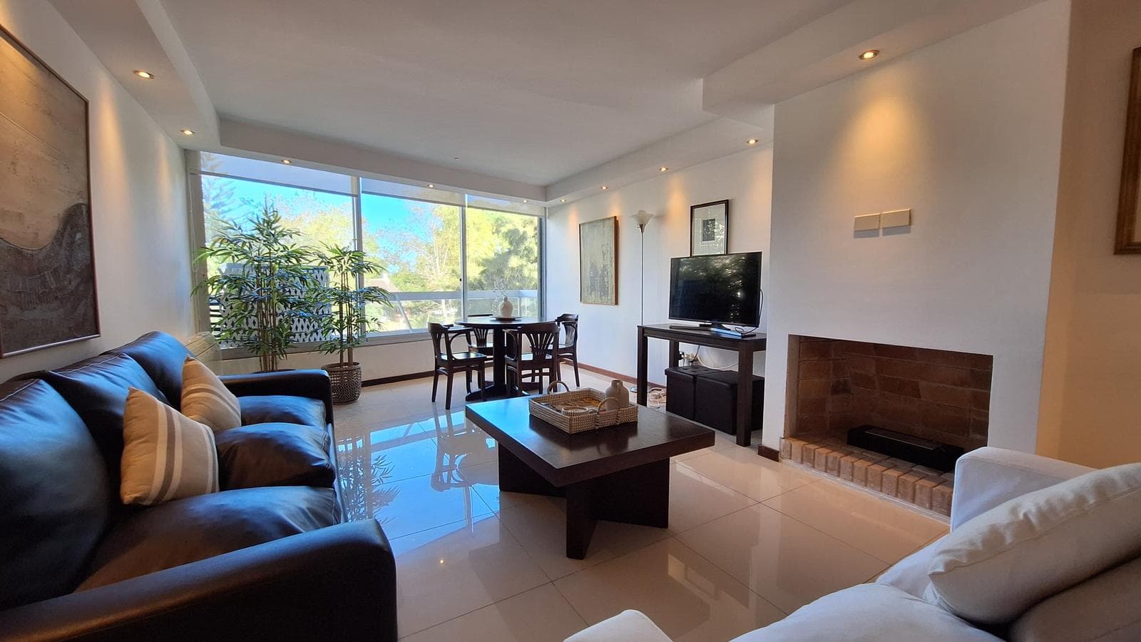 3-Bedroom Apartment with Additional Room for Sale in the Punta Shopping Area