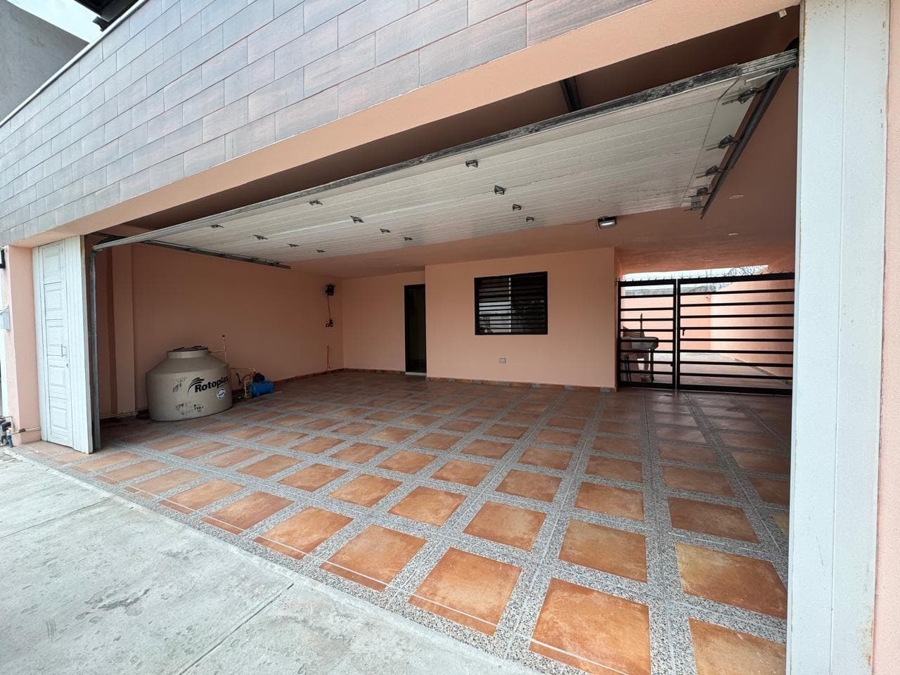 HOUSE FOR SALE PRIVATE SUBDIVISION, APODACA, NL