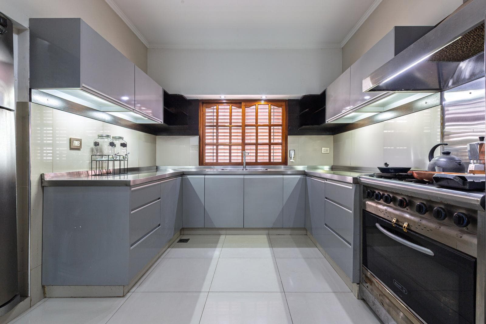 FOR SALE | TRADE - 3-bedroom house with a patio, covered porch, and barbecue area - Cura neighborhood, Rosario.