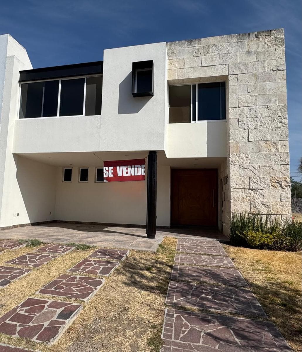 Casa en Venta en la Campiña del Bosque con 3 recámaras con baño