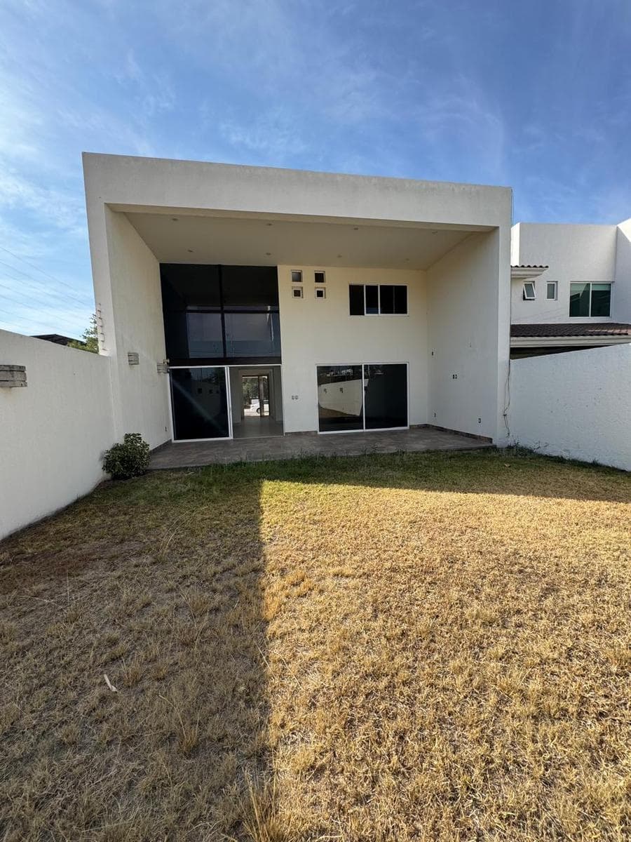 Casa en Venta en la Campiña del Bosque con 3 recámaras con baño