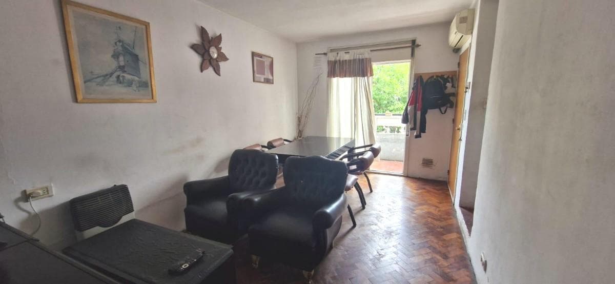FOR SALE - 2-bedroom apartment with a balcony - España y Hospitales, Rosario. QUALIFIES FOR A MORTGAGE.