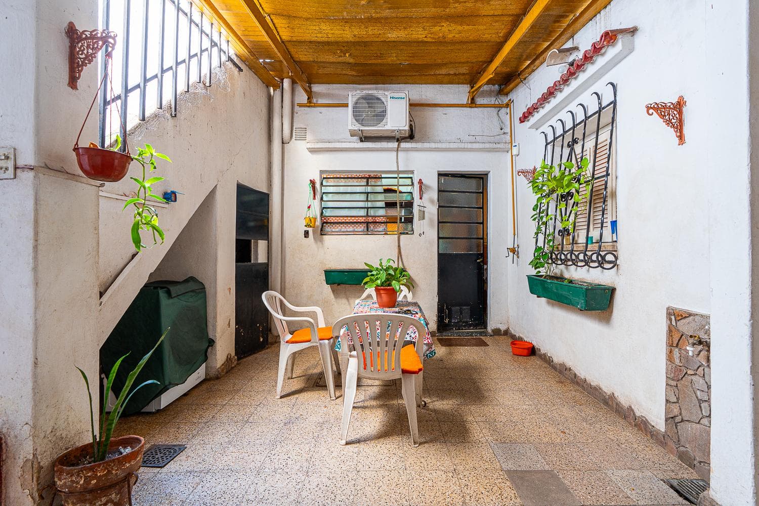 FOR SALE - 3-bedroom house with garage and terrace - Sarmiento neighborhood, Rosario.