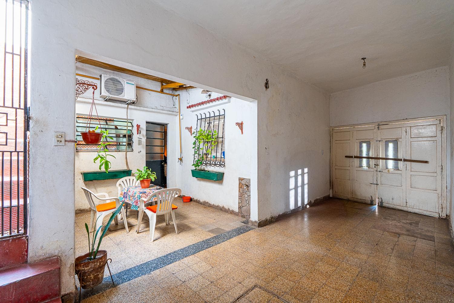FOR SALE - 3-bedroom house with garage and terrace - Sarmiento neighborhood, Rosario.