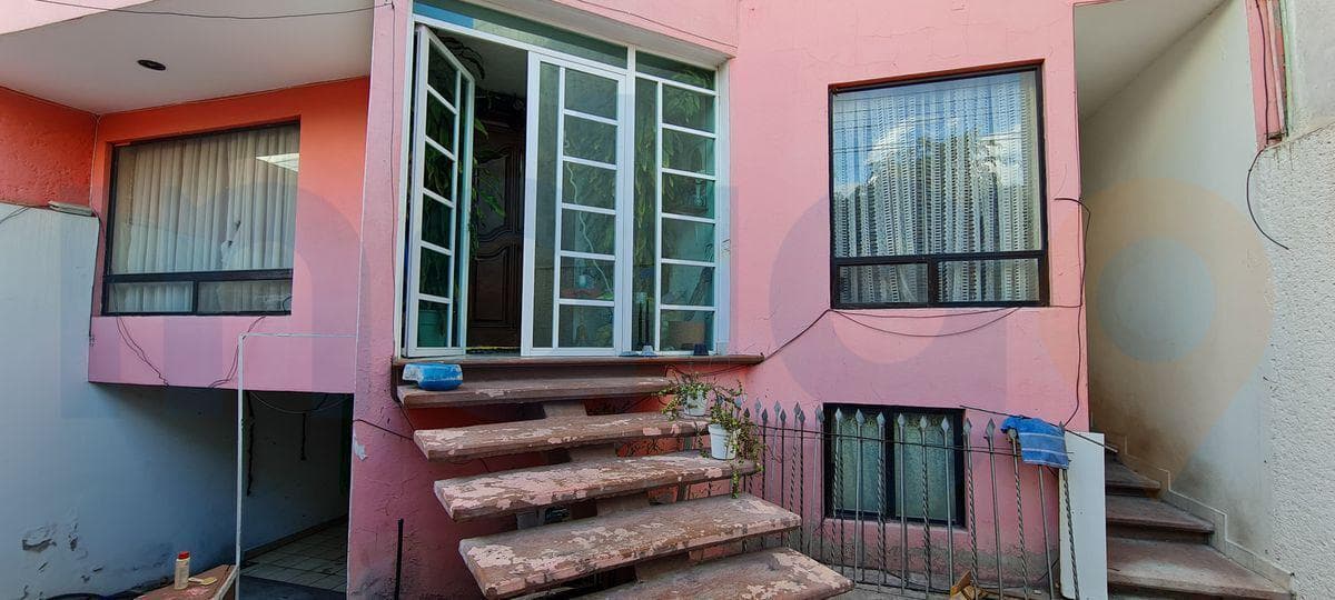 House for Sale in Colinas del Cimatario, Ideal for Offices