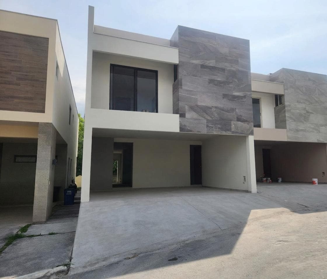 FOR SALE: 3-Story House in the Rincón de San Gerardo Subdivision (EL BARRO) – National Highway in Monterrey, 285 m²