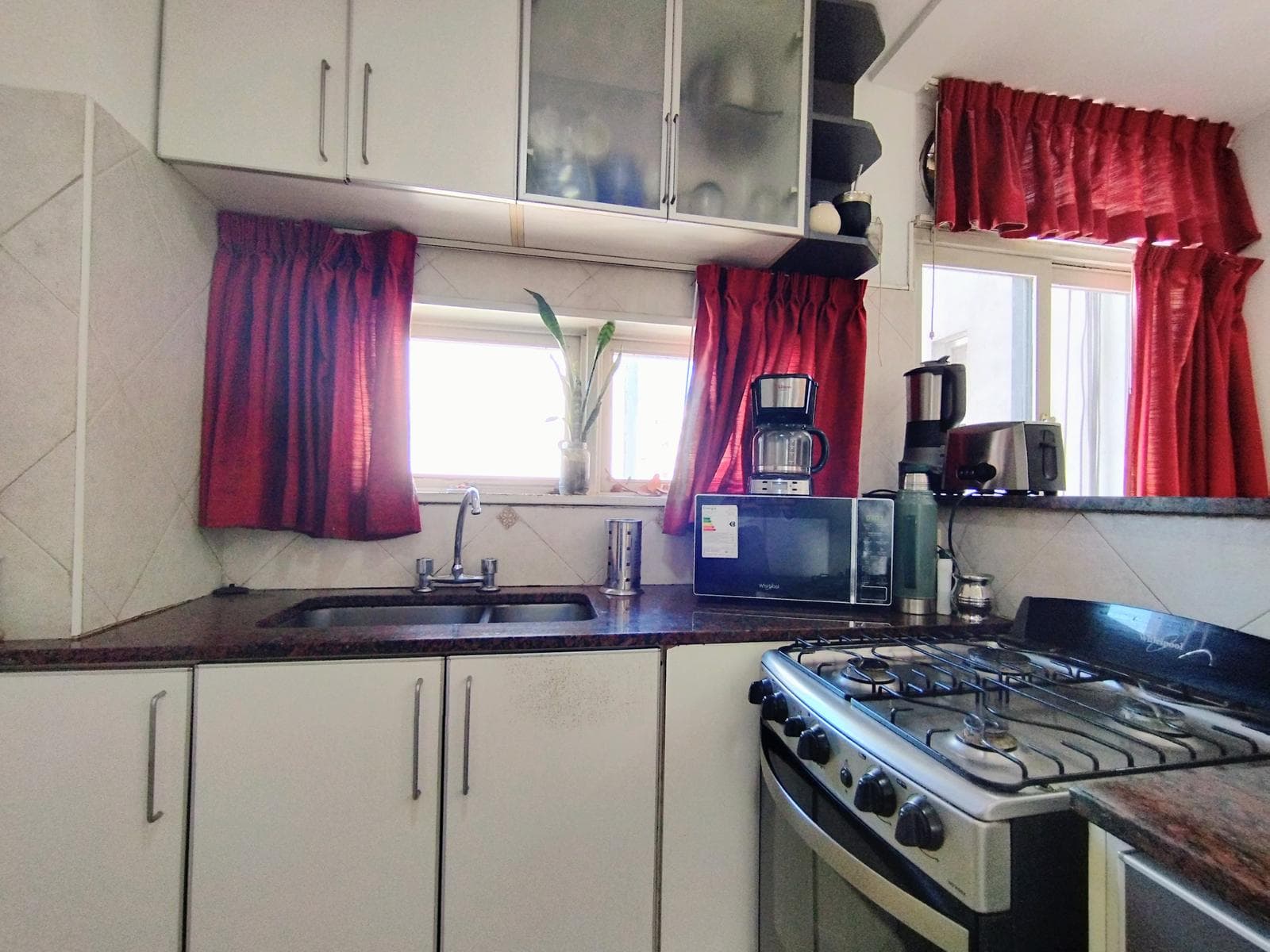 FOR SALE/TRADE: 3-bedroom apartment with a front-facing balcony - Martin, Rosario (Mortgage Available)