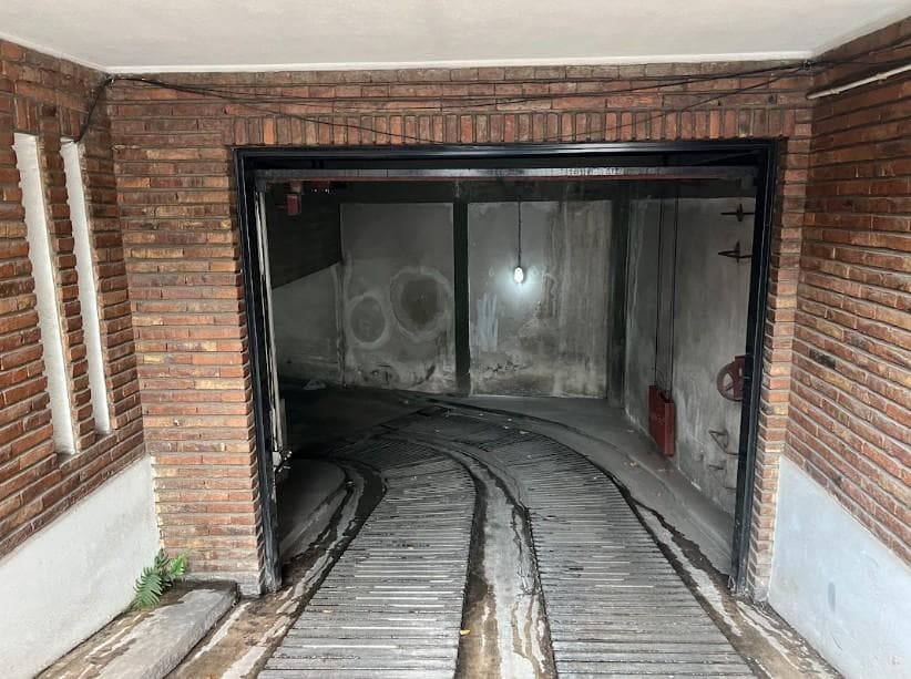Garage for Sale in Downtown Adrogue