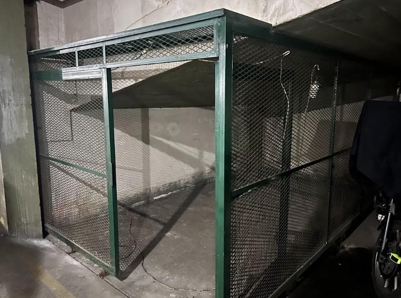 Garage for Sale in Downtown Adrogue