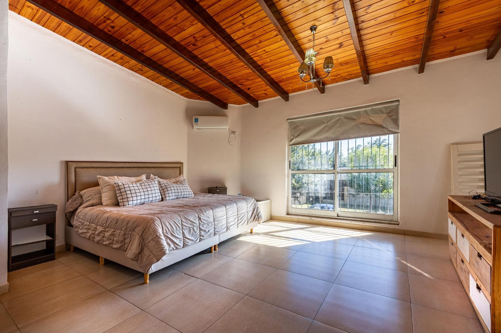 FOR SALE | TRADE - 5-bedroom house with garage and garden - Ibarlucea.