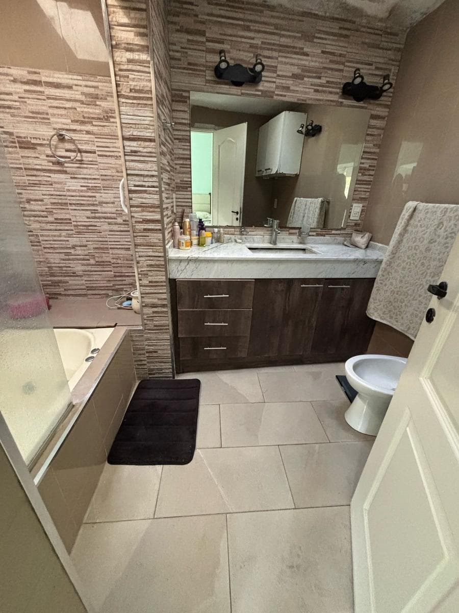 MORTGAGE-ELIGIBLE - 5-Bedroom House for Sale in Aranjuez
