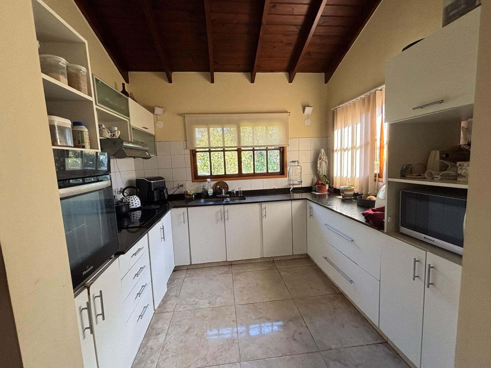 MORTGAGE-ELIGIBLE - 5-Bedroom House for Sale in Aranjuez