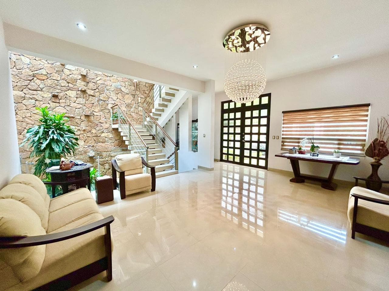 BEAUTIFUL HOUSE FOR SALE IN FLOR DE PIEDRA | SPACIOUS ROOMS AND EXCELLENT LOCATION