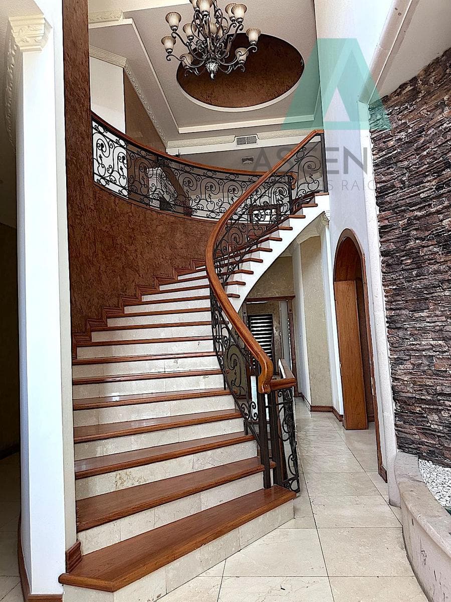 House for Sale in Residencial San Francisco, Leoyes