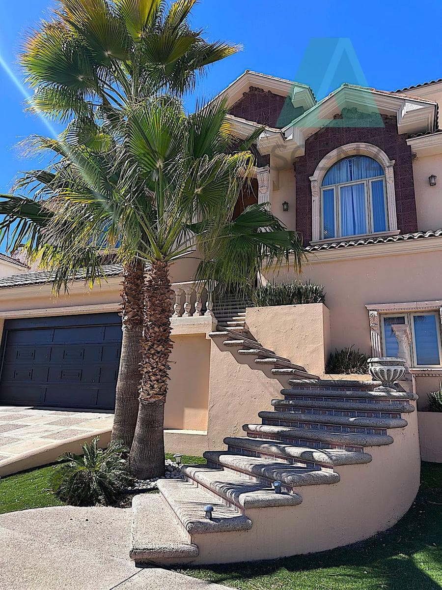 House for Sale in Residencial San Francisco, Leoyes