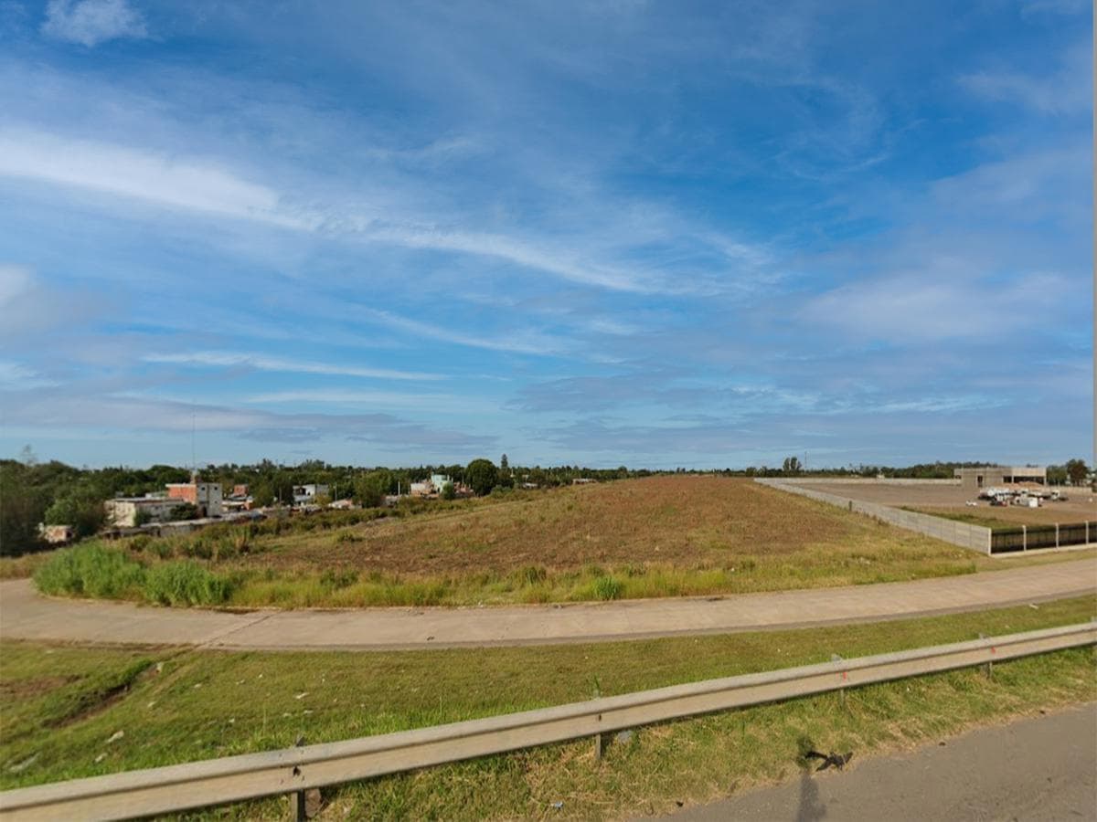 Lot on Av. Circunvalación - Colectora Juan Pablo II 4500, just a few meters from Uriburu