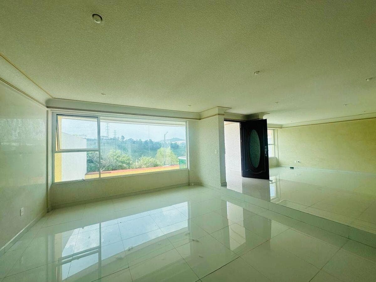 MODERN, BRIGHT HOUSE FOR SALE IN THE LOMAS VERDES RESIDENTIAL COMPLEX, 6TH SECTION