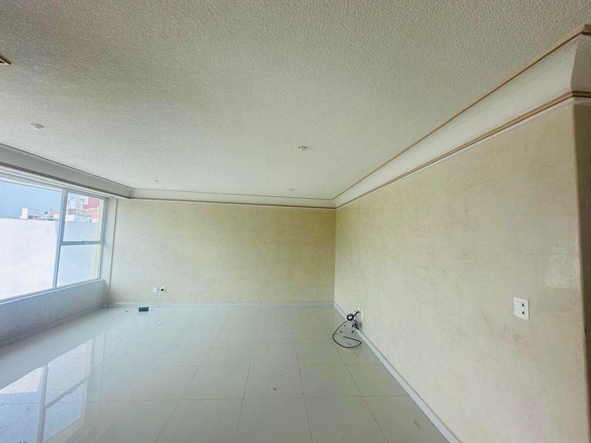 MODERN, BRIGHT HOUSE FOR SALE IN THE LOMAS VERDES RESIDENTIAL COMPLEX, 6TH SECTION