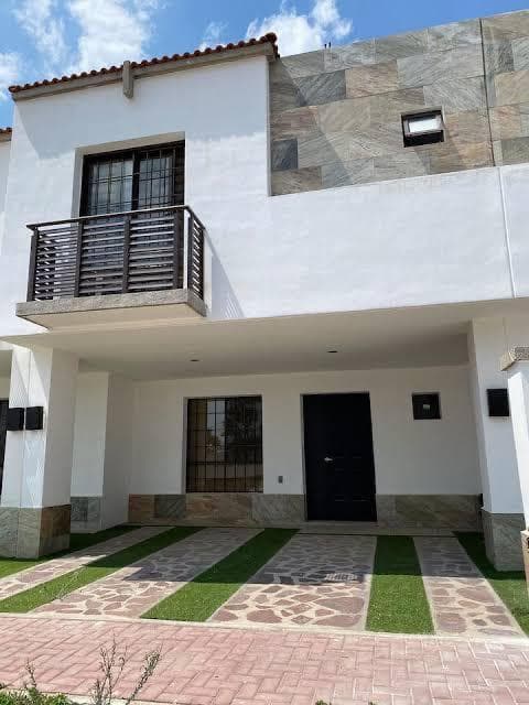 Casa en Bosques del Dorado con 3 recámaras