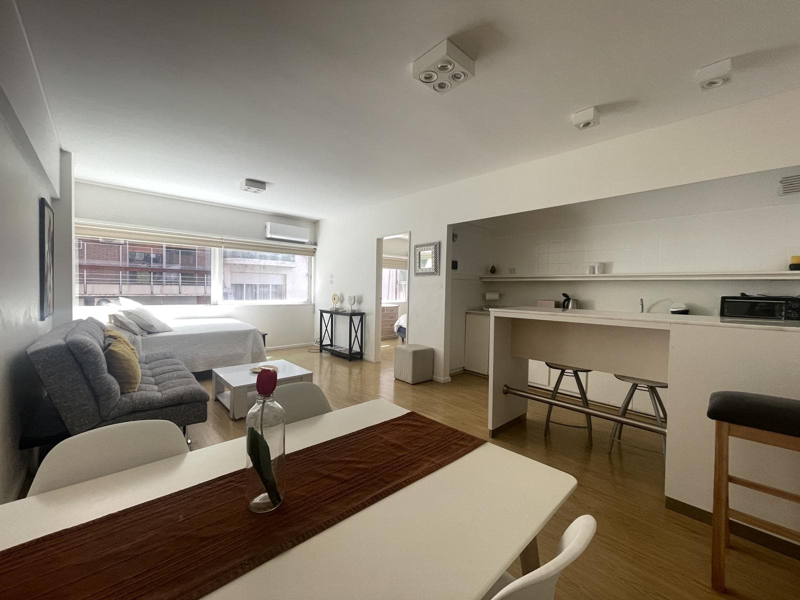 Suipacha and Juncal - Bright 2-Bedroom - 24-Hour Security - Ideal for Rent