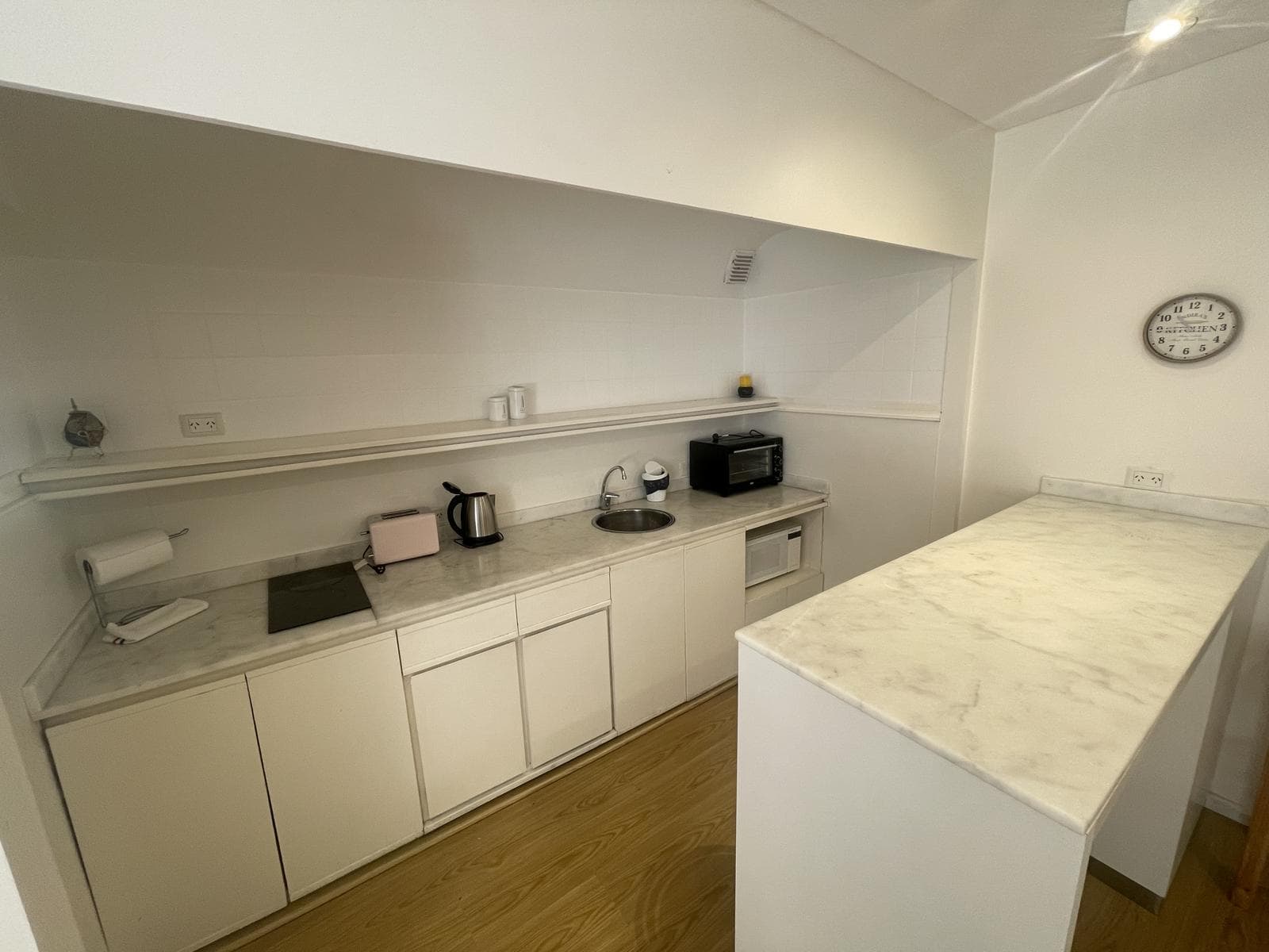 Suipacha and Juncal - Bright 2-Bedroom - 24-Hour Security - Ideal for Rent
