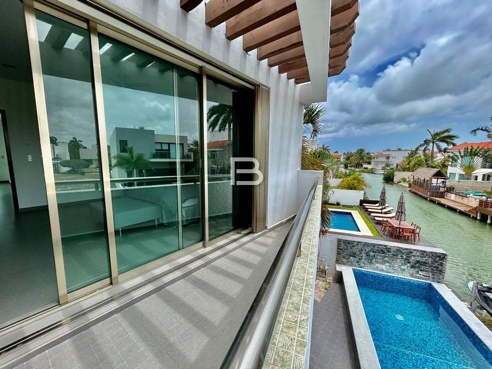Isla Dorada: Furnished House for Rent with a Dock